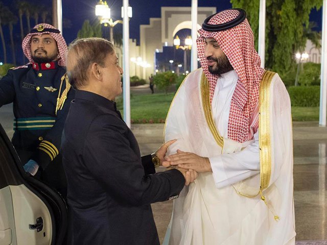 Prime Minister Shahbaz Sharif and Saudi Crown Prince Muhammad bin Salman discuss issues of global and regional interest