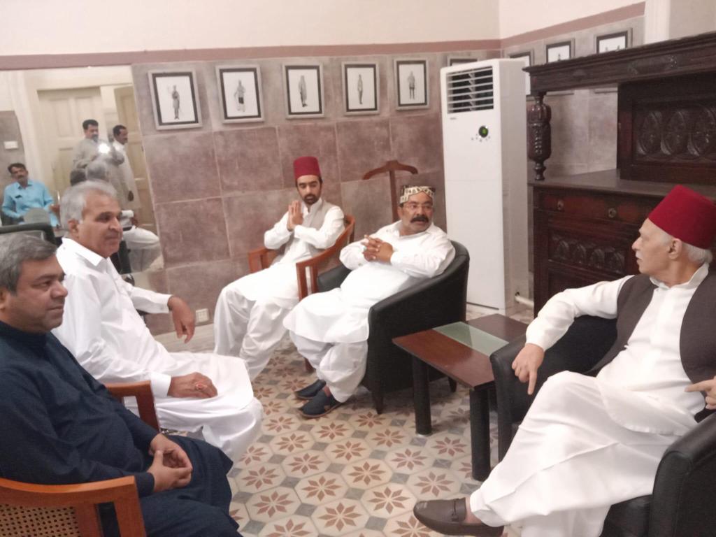 Leading political and social personalities of Och Sharif visit Sadiqgarh Palace