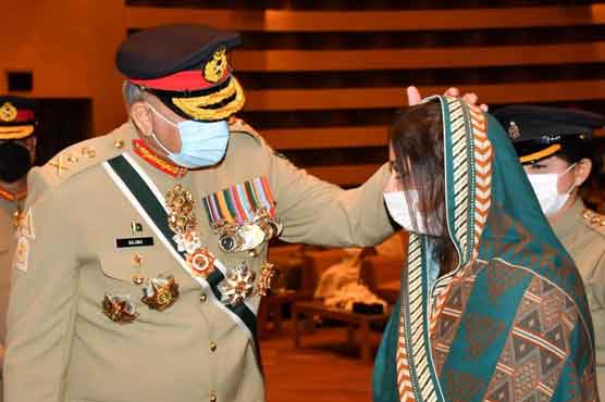 army-chief-general-qamar-javed-bajwa-presented-awards-to-the-soldiers-and-officers-1