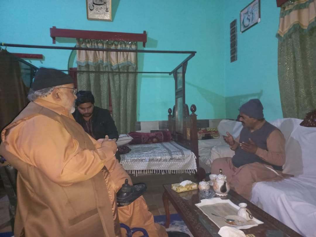 Iftikhar Gillani offering Fateha for the departed soul of aunt of Makhdoom Zammurud Bukkhari