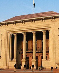Opposition members stopped at the main gate of te Punjab assembly