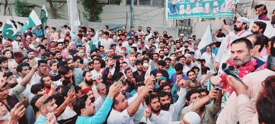 Adnan Farid leading Rally in favour of Pak army