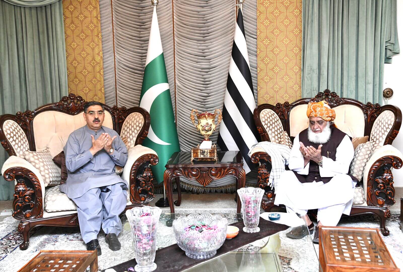 Caretaker Prime Minister arrival at Maulana Fazal ur Rehman residence