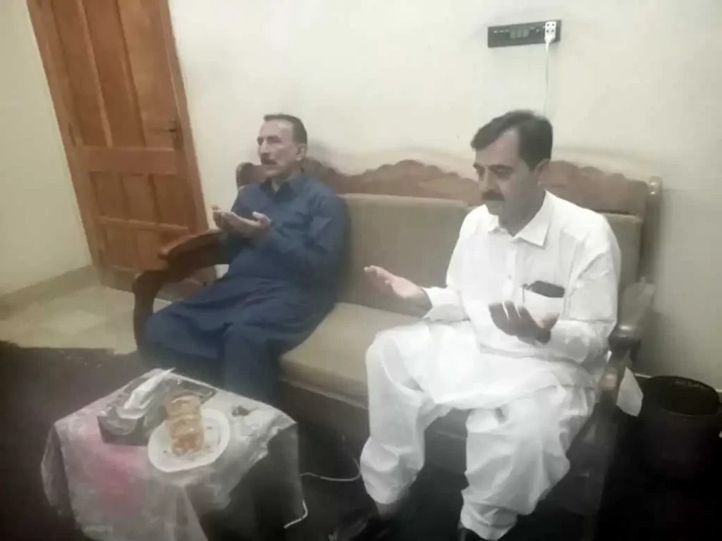 Mehar Mushtaq and Khwaja Zubair offering condolences
