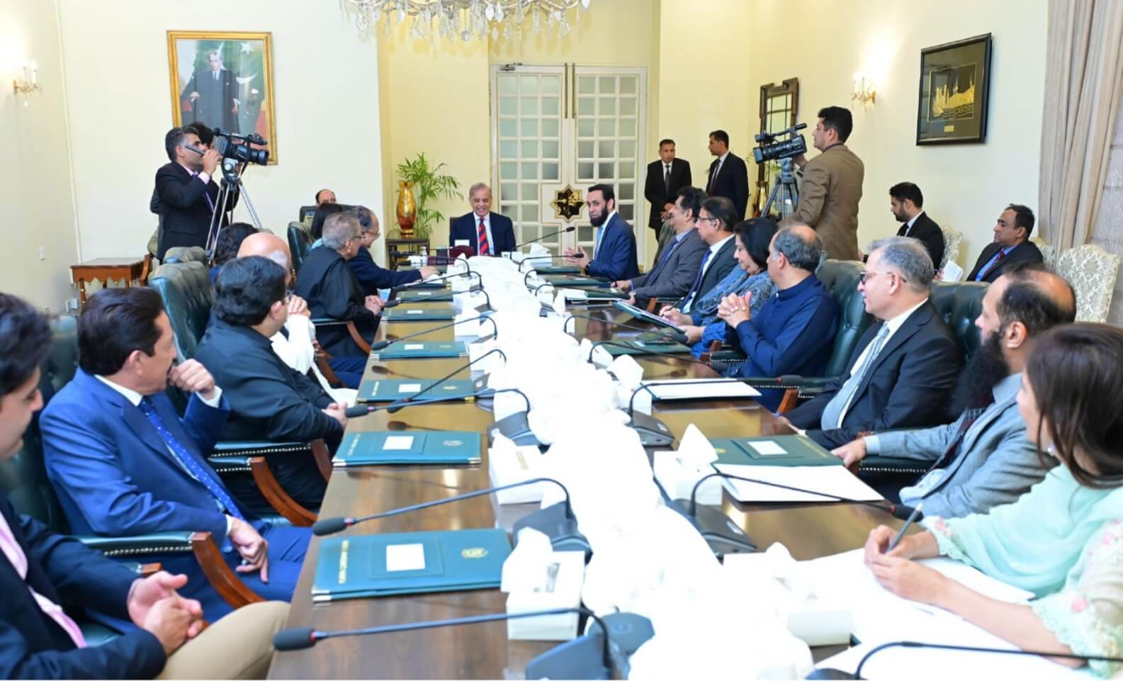 All Pakistan newspapers Society delegation meets Premier Shahbaz Sharif