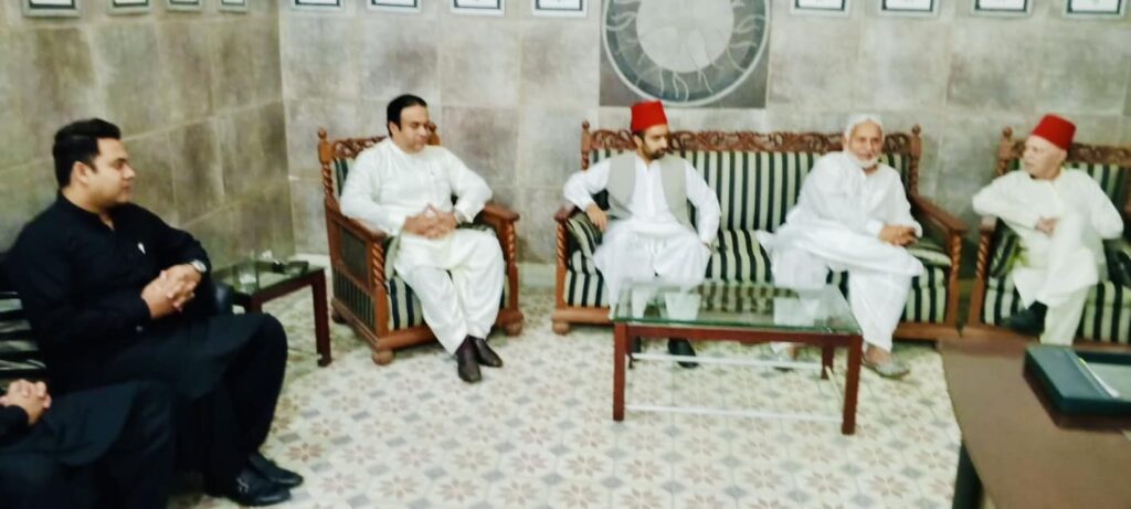 Makhdoom Syed Zafar Hassan Gilani alongwith his three sons meet Amir of Bahawalpur Nawab Salahuddin Abbasi