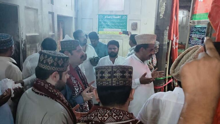 Mehr birderi chief Sardar Ali Nawaz Mehr along with sons visit Hazrat Syed Jalaluddin Bukhari (RA) shrine at Uchsharif