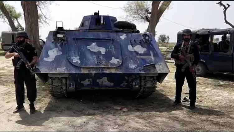 11 cops martyred in dacoits attack on police mobiles in Rahim Yar Khan kachha area