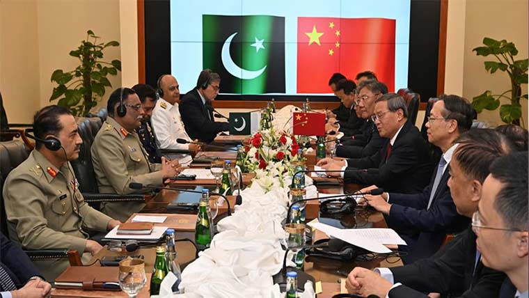 Chinese Premier meeting with Pak Military Leadership