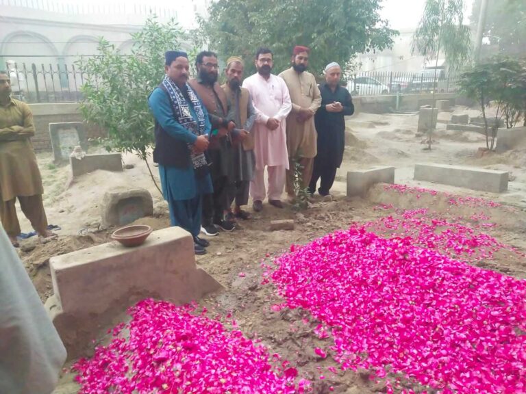 AUJ leaders at Tahira Nasreen grave in Alipur