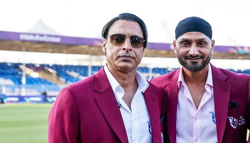 Cricketrs Shoaib Akhtar and Harbhajan Singh