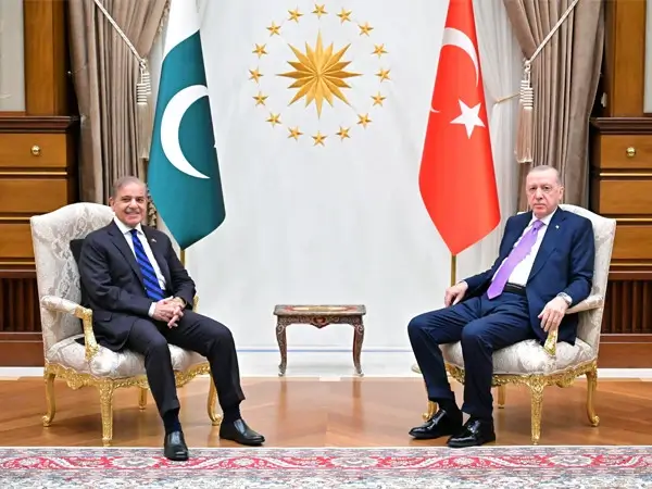 Premier Shebaz Sharif meets Turkish President in Akkara