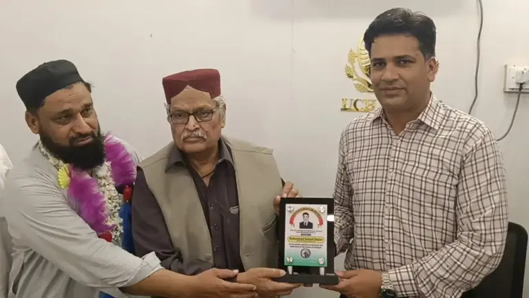 Assistant Commissioner Muhammad Naveed Haider receiiving Best Performance Award 2025
