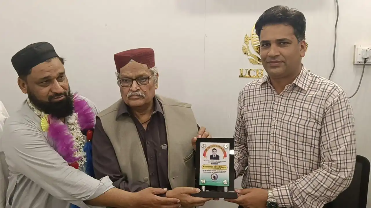 Assistant Commissioner Muhammad Naveed Haider receiiving Best Performance Award 2025