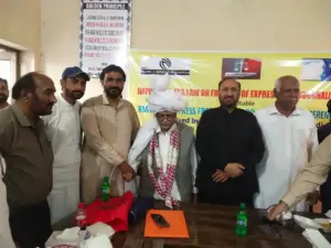 Ehsan Ahmed Sehar dastarbandi on the eve of World Press Freedom day