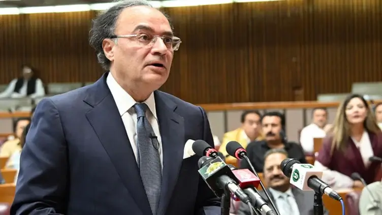 Finance Minister Aurangzeb unveils Rs17,573bn budget for FY2025-26