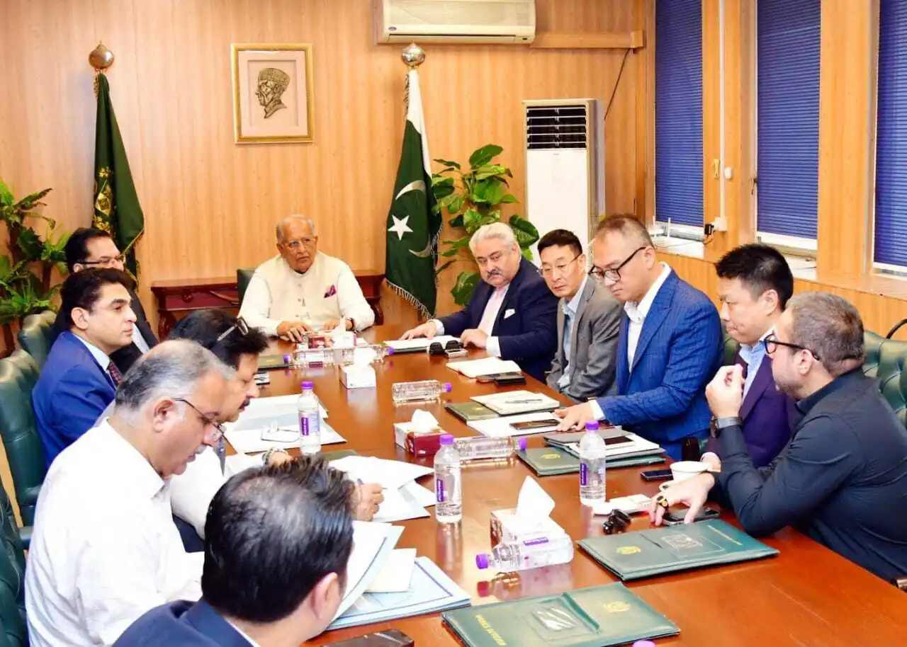 Chinese business delegation meets federal minister for housing mian riaz hussain pirzada