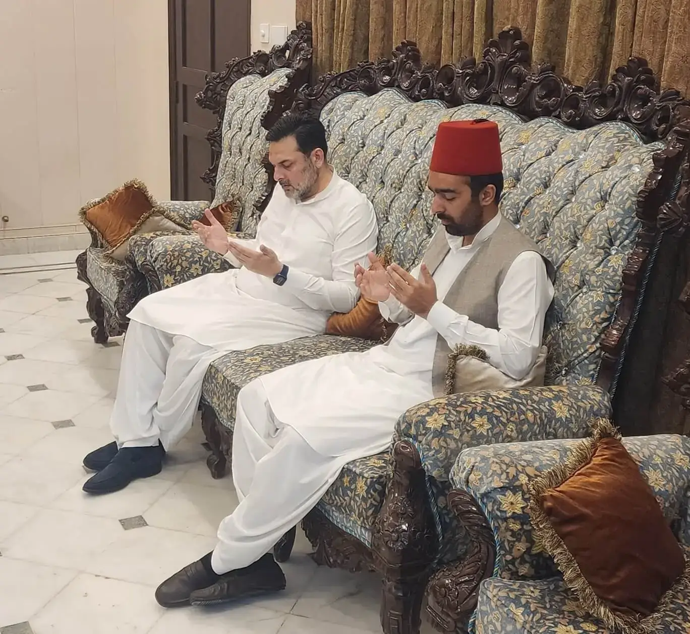 Prince Bahawal Khan Abbasi offering Fateha Khawani at his residence