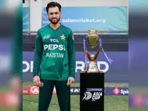 Indian Team refuses to take Asia Cup from Mohsin Naqvi