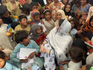CM Punjab Maryam Nawaz in Qasim Bela Multan Flood Camp