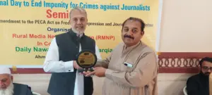 Shahid Bashir Receicves First Mazhar Rasheed Best Reporting Community Award
