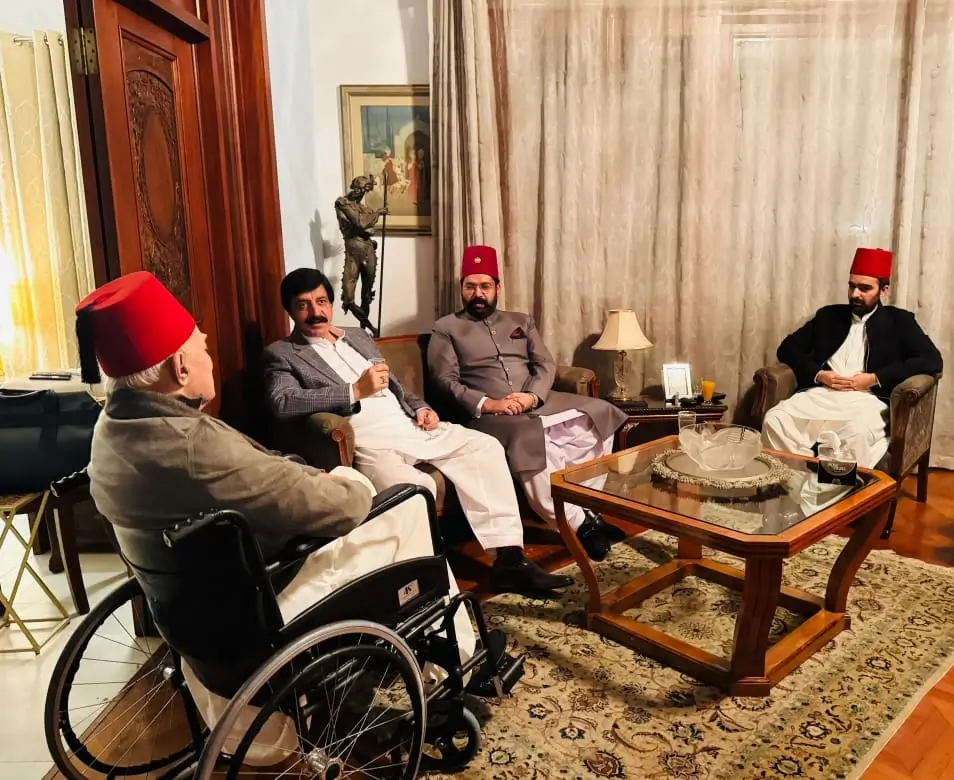 Punjab Governor Calls on Ameer of Bahawalpur Nawab Salahuddin Abbasi in Lahore