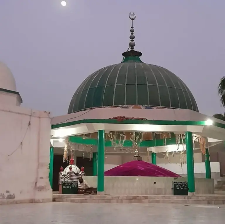 "Hazrat Imad-ud-Din, known as Chenan Pir Sarkar, Cholistan, Yazman, Bahawalpur"