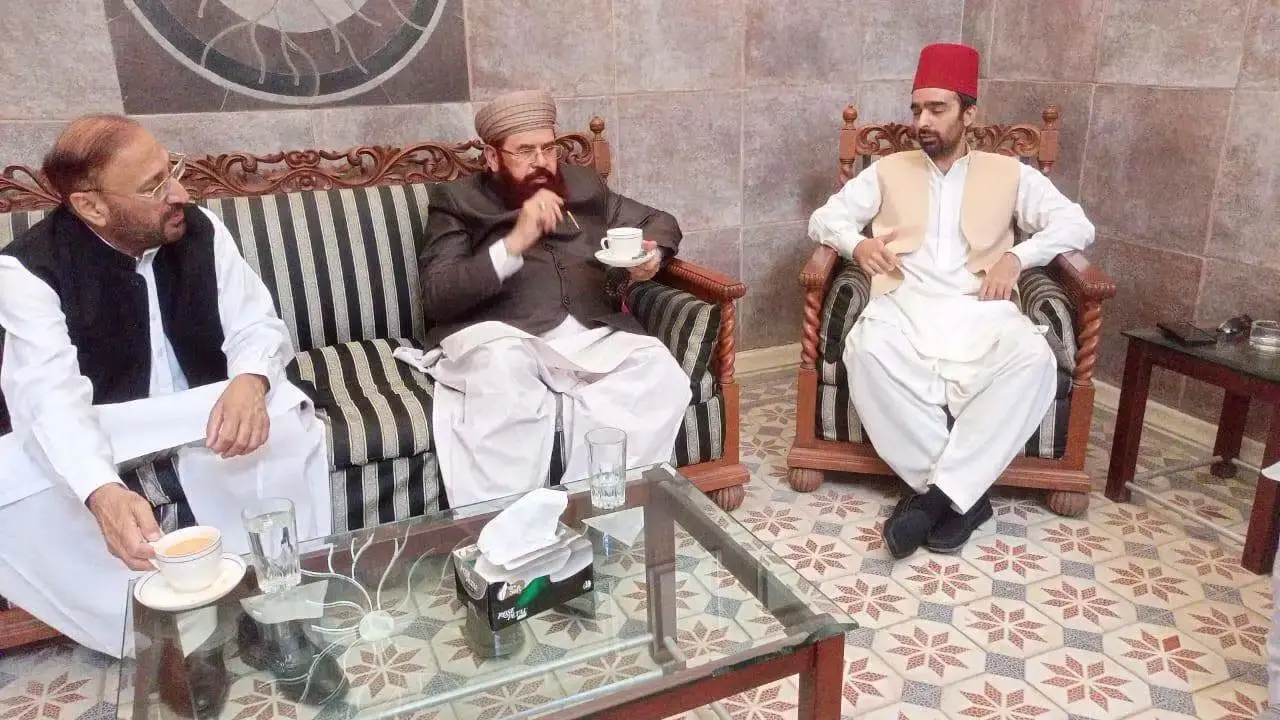 Former federal minister Hameed Saeed Kazmi and Hafiz Hussain Ahmed Madani offer condolences to Crown Prince Bahawal Abbas Khan Abbasi