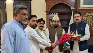 Makhdoomzada Syed Ghulam Hassan Zamurrad Bukhari, waliahad darbar hazrat syed jalajuddin bukhari Surkhposh meets with Bahawalpur Commissioner Irfan Ali Kathia.