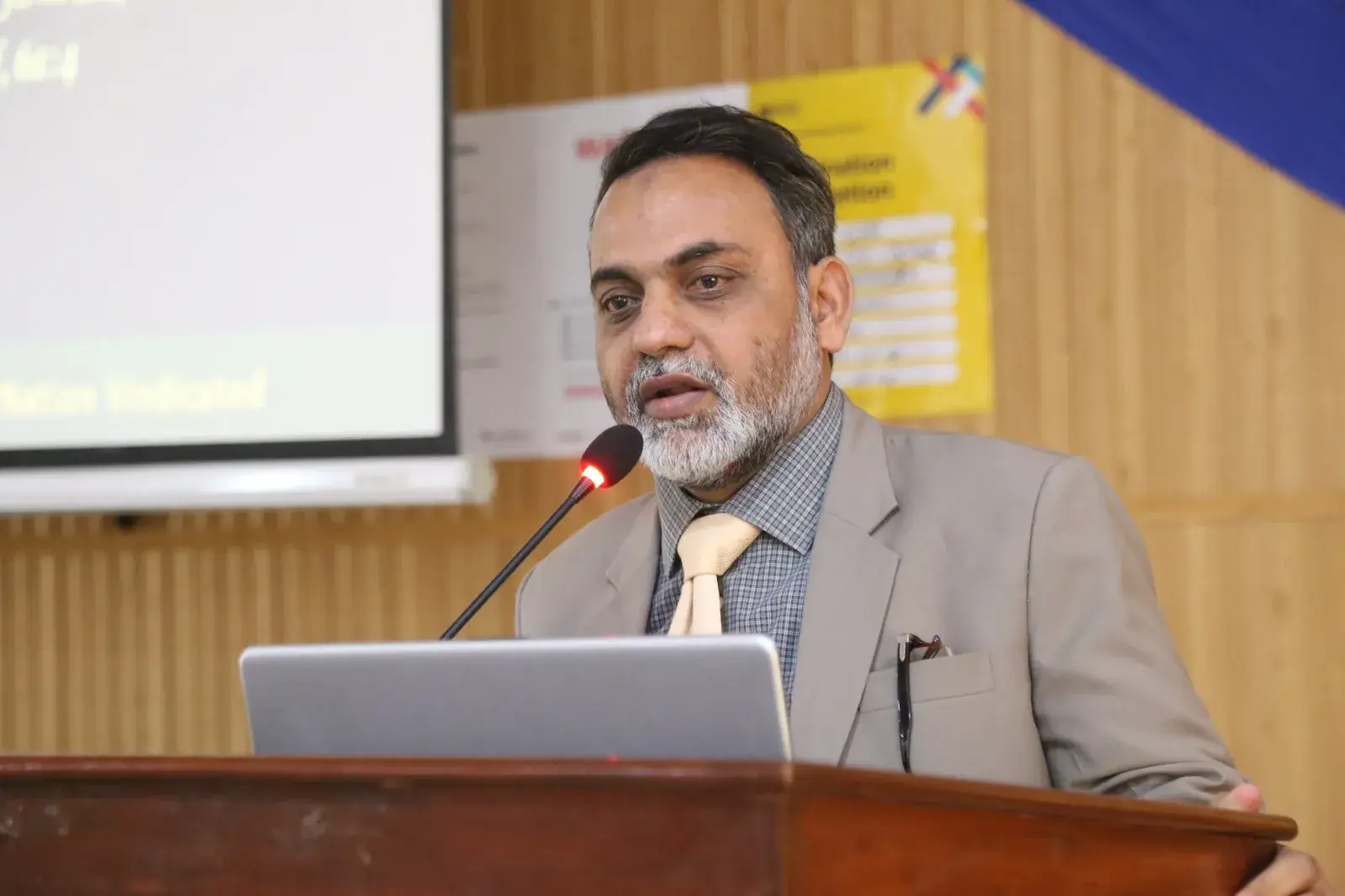 Seminar held at Sadiq Public School Bahawalpur on Youm-e-Marka-e-Haq
