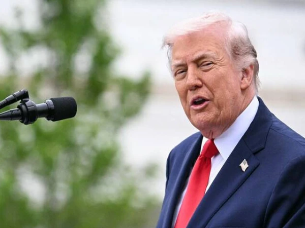 "Trump announces blockade of Strait of Hormuz, 20% fee on every passing ship"