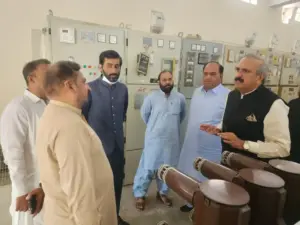 Tariq Bashir Cheema, Hassan Askari Sheikh and Mehr Muhammad Siddique visit Jam Saeed Ahmed Lar's home, congratulate him on release