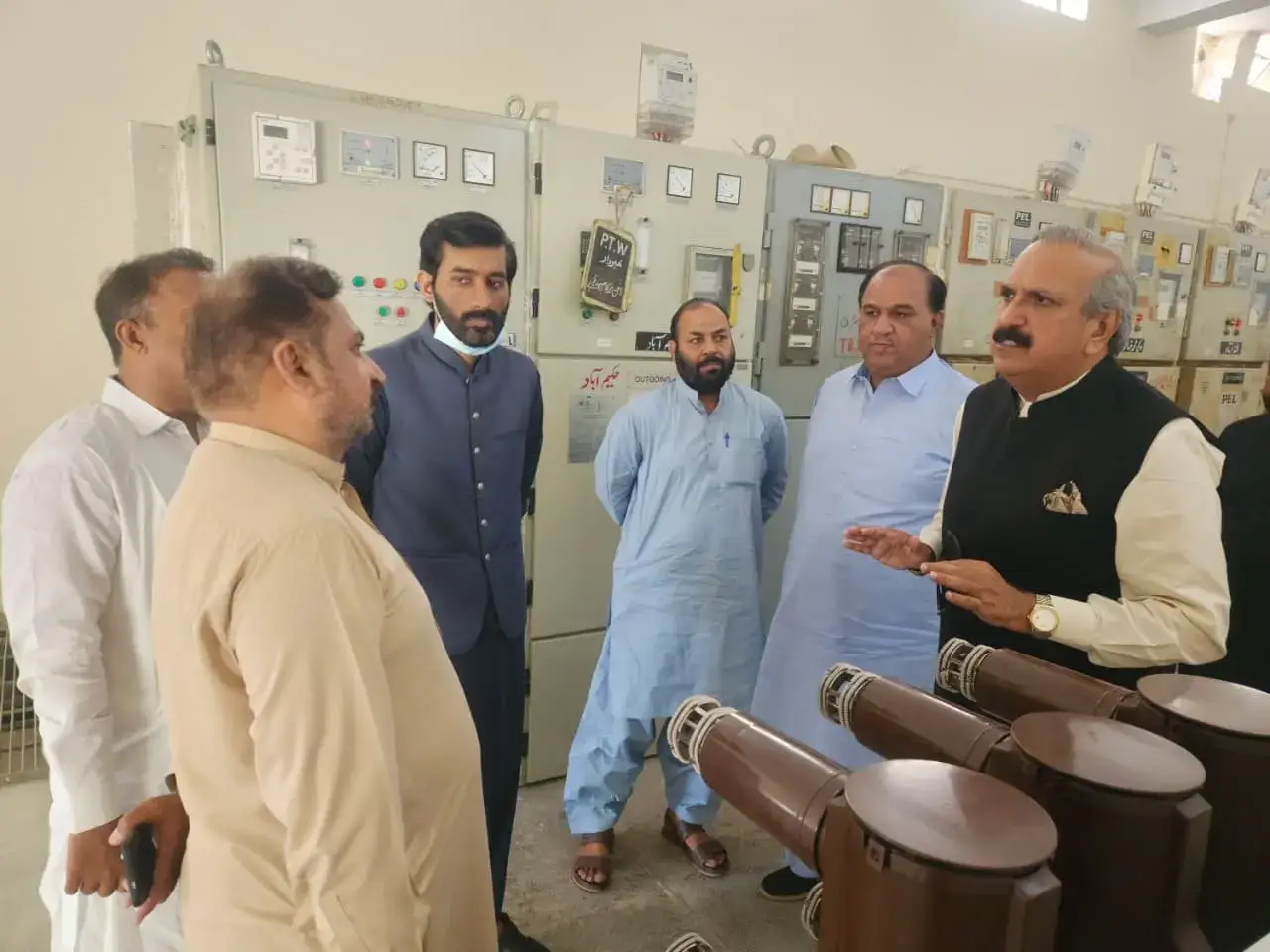 Tariq Bashir Cheema, Hassan Askari Sheikh and Mehr Muhammad Siddique visit Jam Saeed Ahmed Lar's home, congratulate him on release